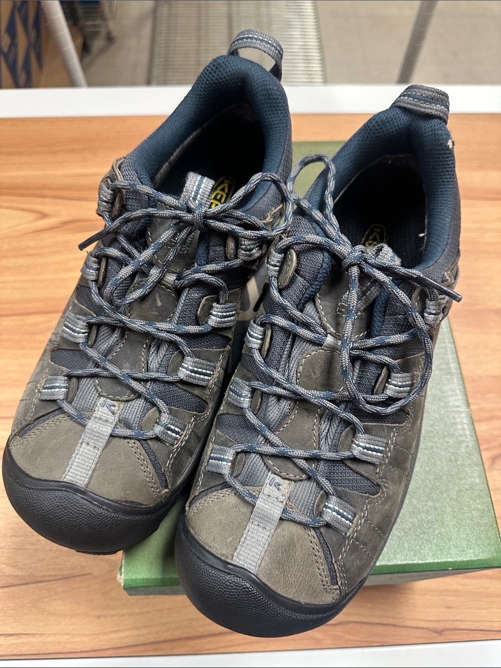 Minor Damage Brand New, Men's Keen TargheeTrail Sneakers in Midnight Navy